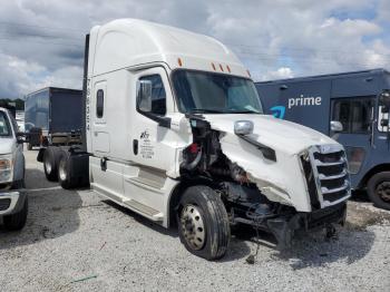  Salvage Freightliner Cascadia 1