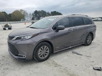  Salvage Toyota Sienna