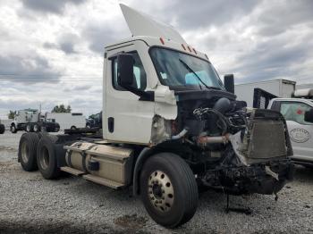  Salvage Freightliner Cascadia 1