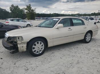  Salvage Lincoln Towncar