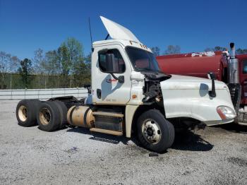  Salvage Freightliner Cascadia 1