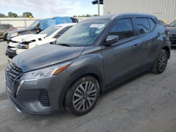  Salvage Nissan Kicks