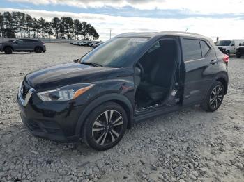  Salvage Nissan Kicks