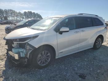  Salvage Toyota Sienna