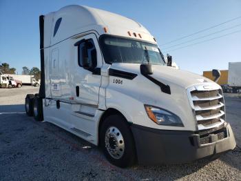  Salvage Freightliner Cascadia 1