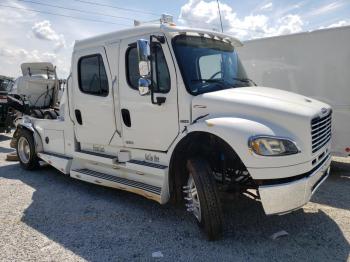  Salvage Freightliner Sport Chas