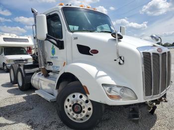  Salvage Peterbilt 579