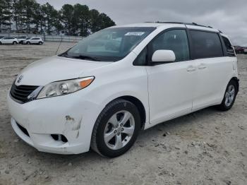  Salvage Toyota Sienna