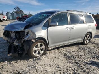  Salvage Toyota Sienna