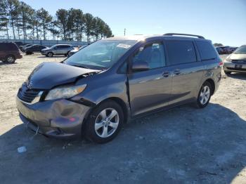  Salvage Toyota Sienna