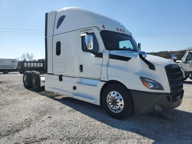  Salvage Freightliner Cascadia 1