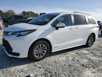  Salvage Toyota Sienna