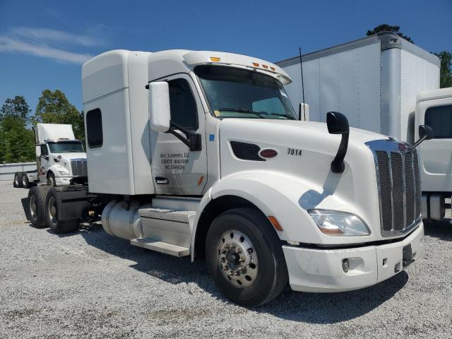  Salvage Peterbilt 579