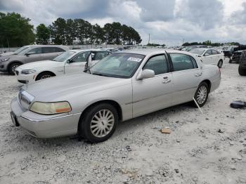  Salvage Lincoln Towncar