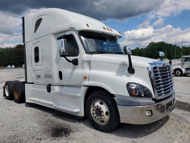  Salvage Freightliner Cascadia 1