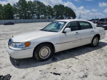  Salvage Lincoln Towncar