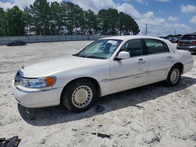  Salvage Lincoln Towncar