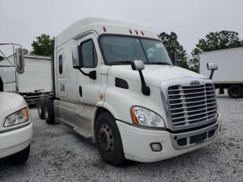  Salvage Freightliner Cascadia 1