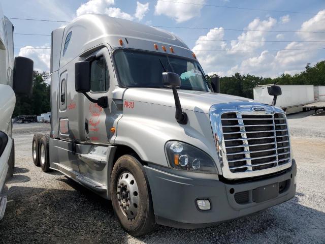  Salvage Freightliner Cascadia 1