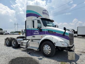  Salvage Peterbilt 579