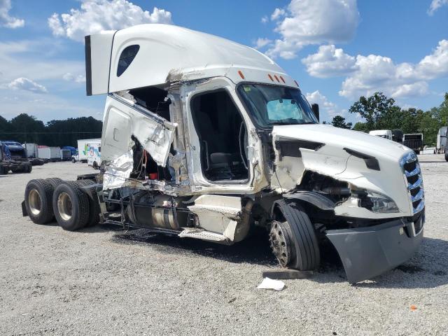  Salvage Freightliner Cascadia 1