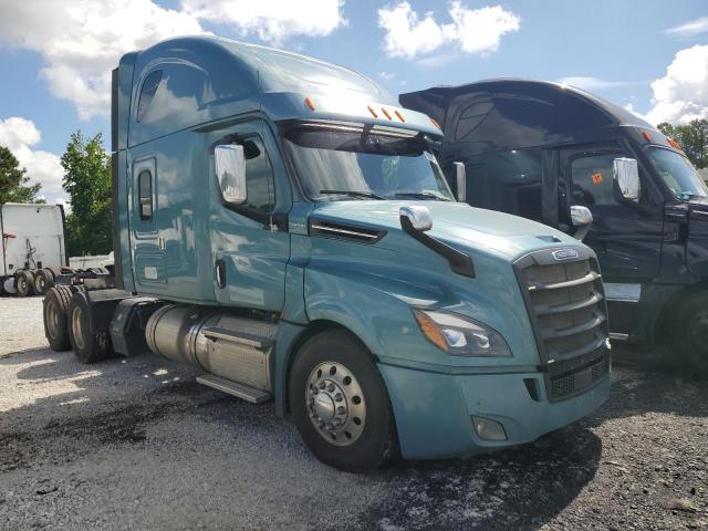  Salvage Freightliner Cascadia 1