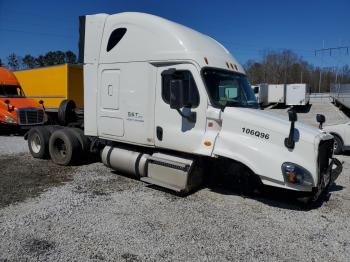  Salvage Freightliner Cascadia 1