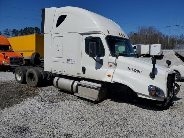 Salvage Freightliner Cascadia 1