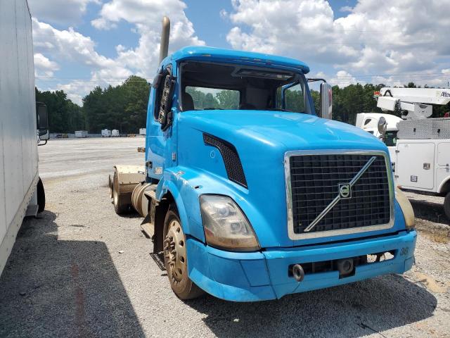  Salvage Volvo Vn