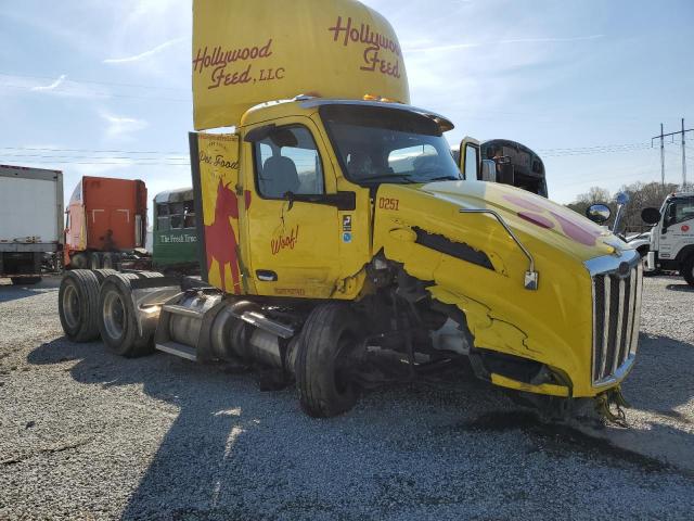  Salvage Peterbilt 579