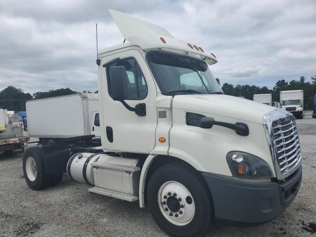  Salvage Freightliner Cascadia 1