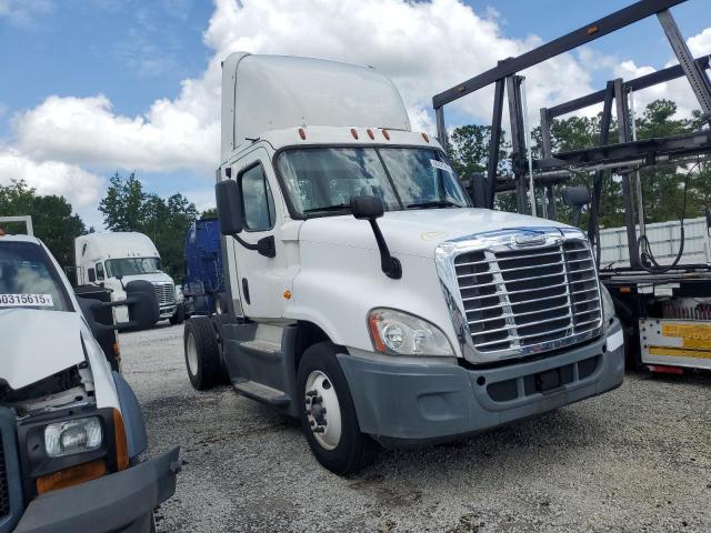  Salvage Freightliner Cascadia 1