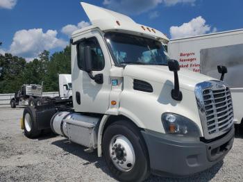  Salvage Freightliner Cascadia 1