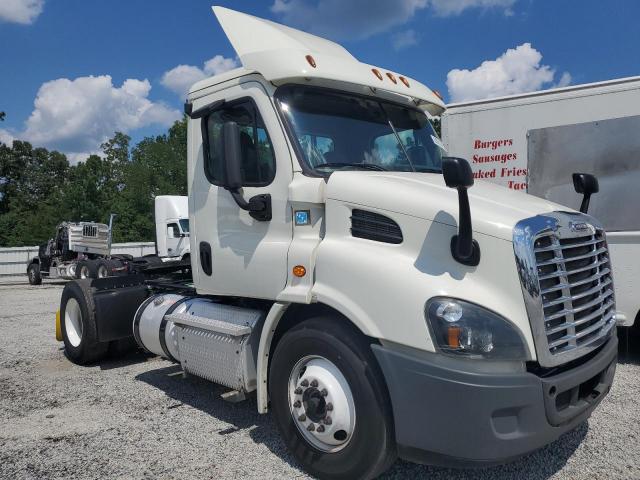 Salvage Freightliner Cascadia 1