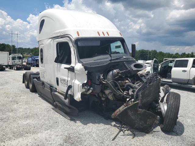  Salvage Freightliner Cascadia 1