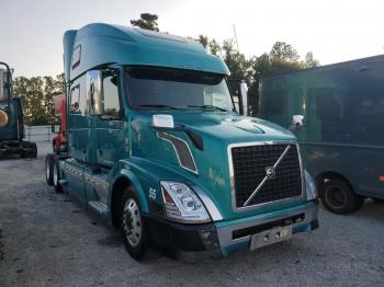  Salvage Volvo Vnl