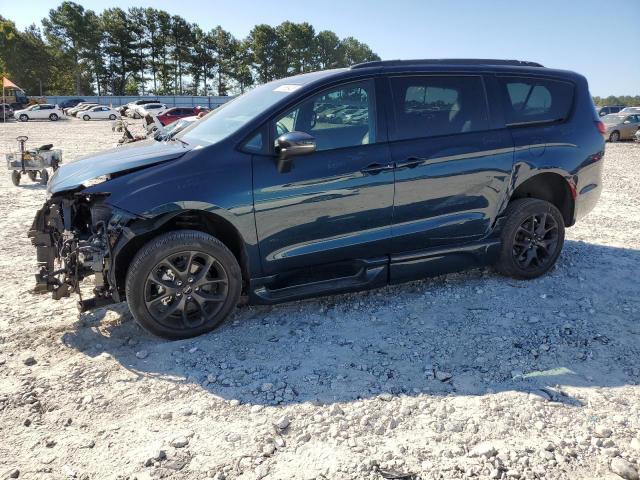  Salvage Chrysler Pacifica