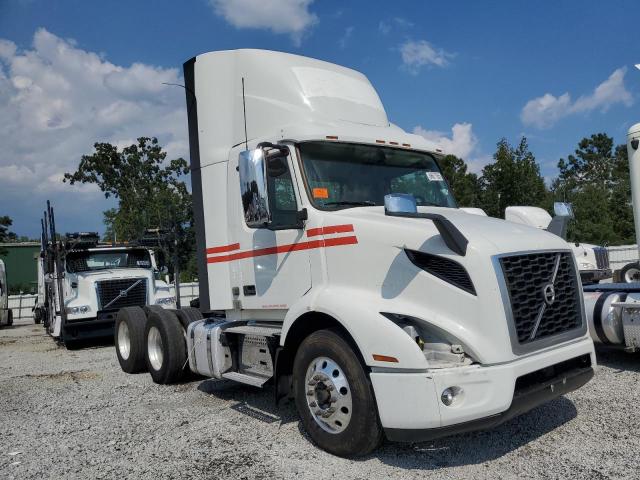  Salvage Volvo Vnr
