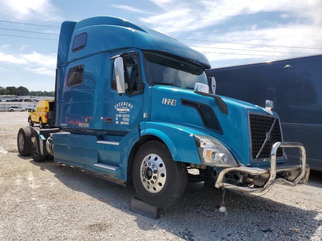  Salvage Volvo Vn