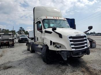  Salvage Freightliner Cascadia 1