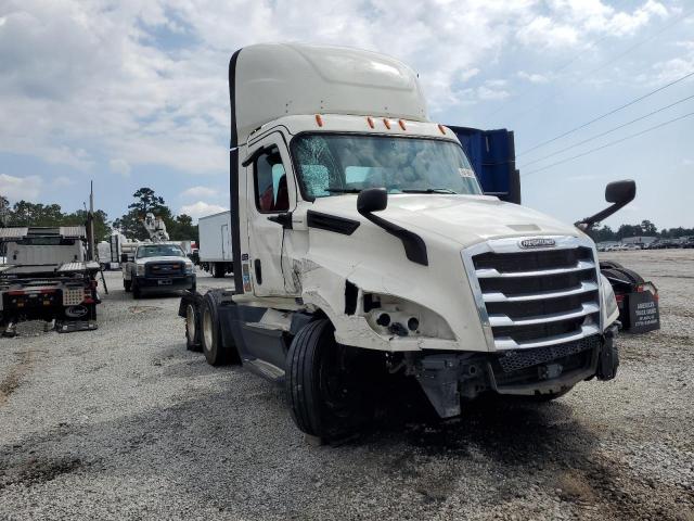  Salvage Freightliner Cascadia 1