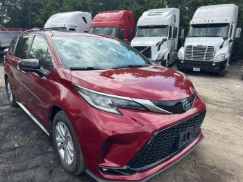  Salvage Toyota Sienna