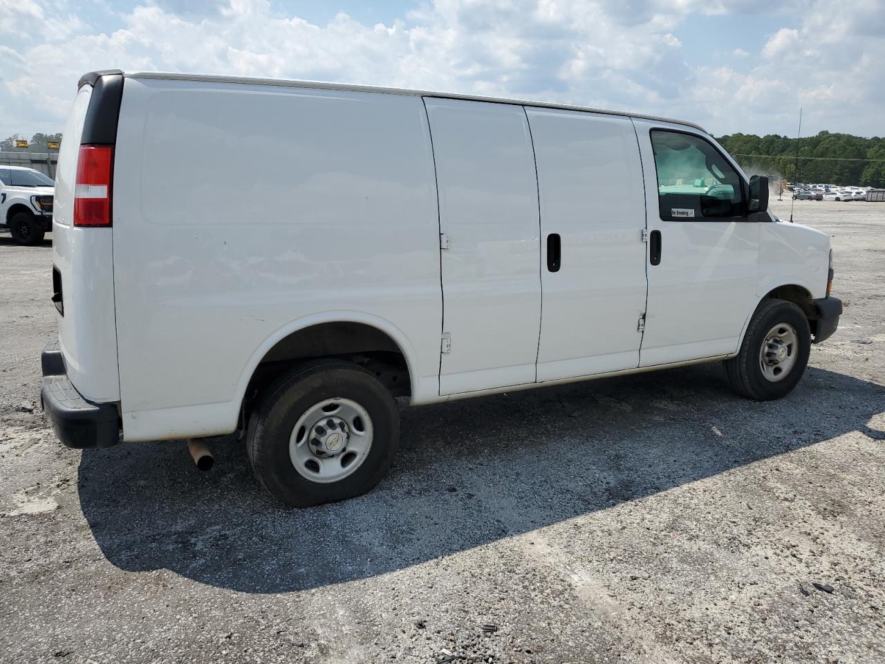 Chevrolet Express Image 5