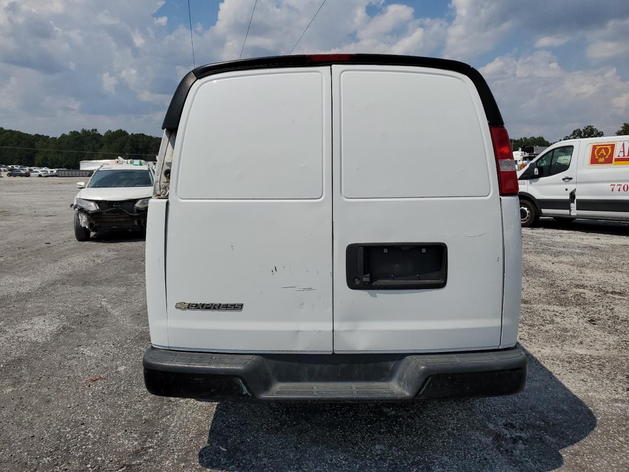 Chevrolet Express Image 10