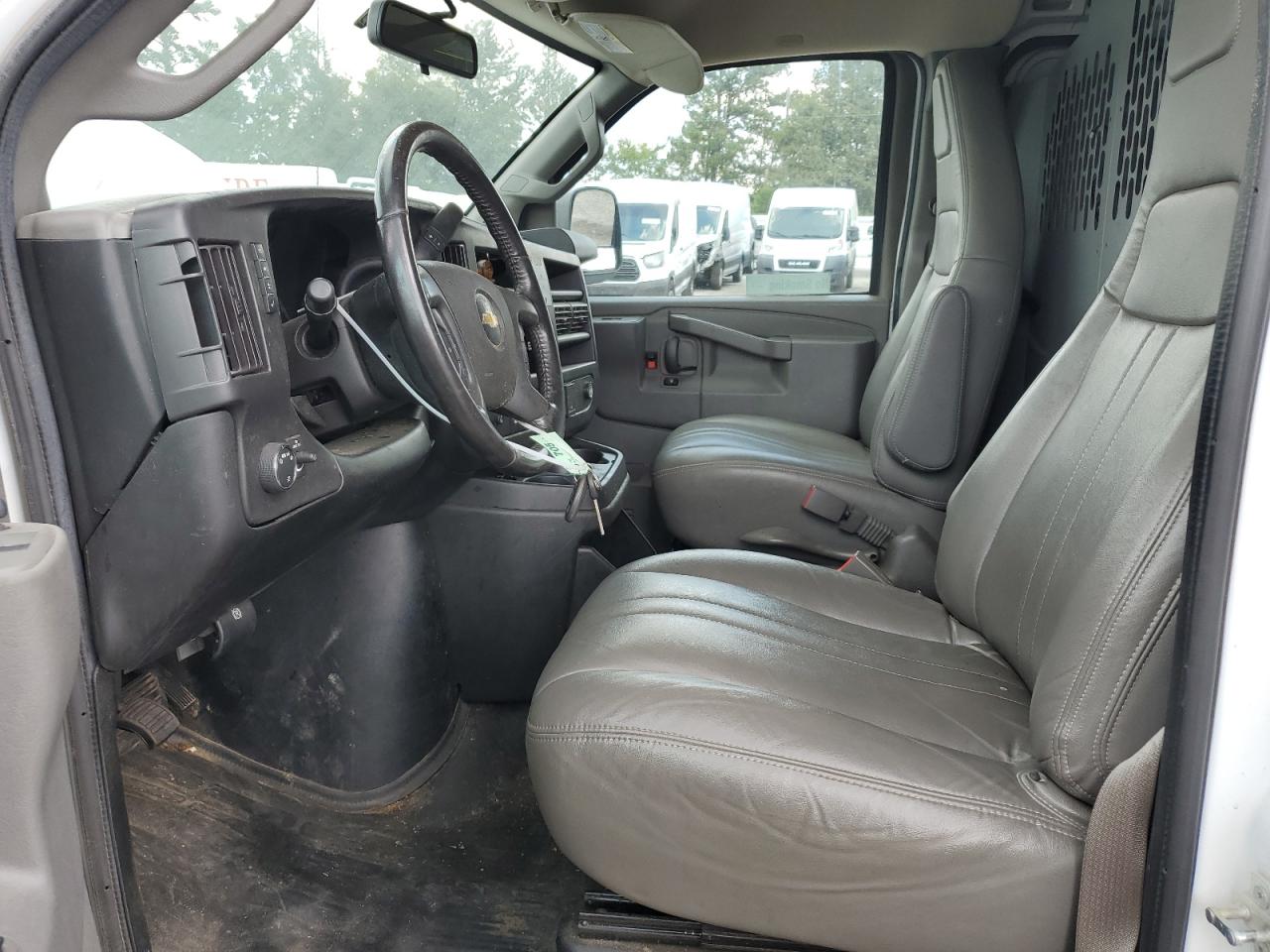 Chevrolet Express Image 6