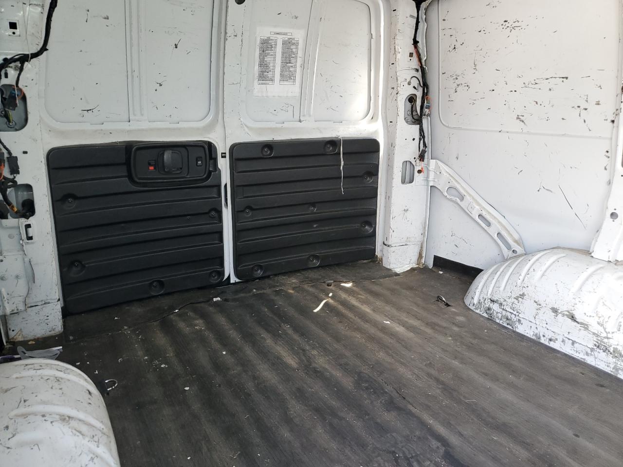 Chevrolet Express Image 8