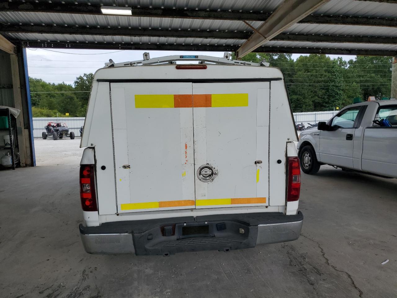 Chevrolet Silverado C1500 Image 2