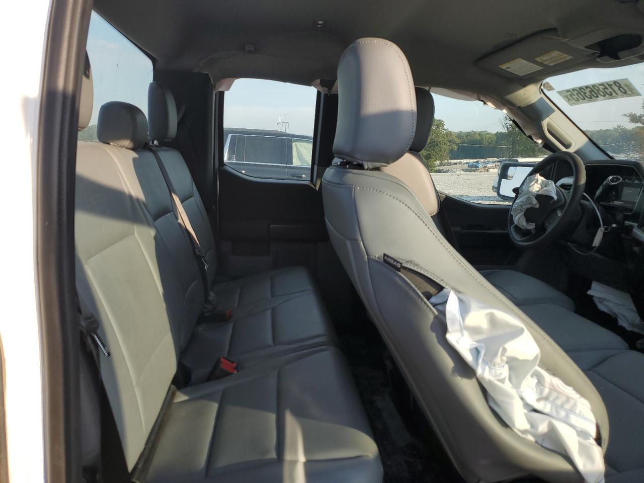 Ford F-150 Super Cab Image 11