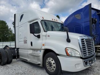  Salvage Freightliner Cascadia 1