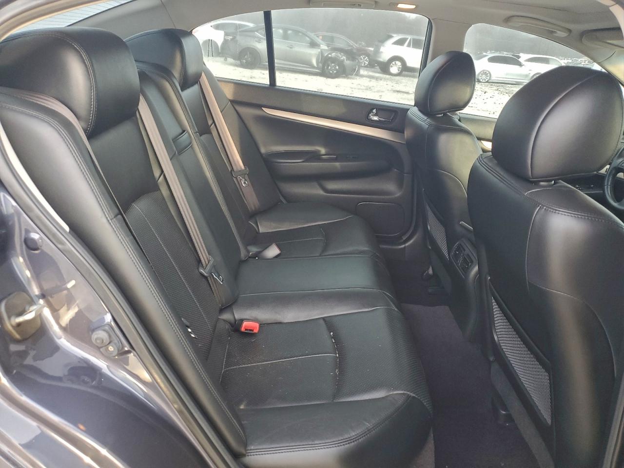 INFINITI G37 Base Image 11